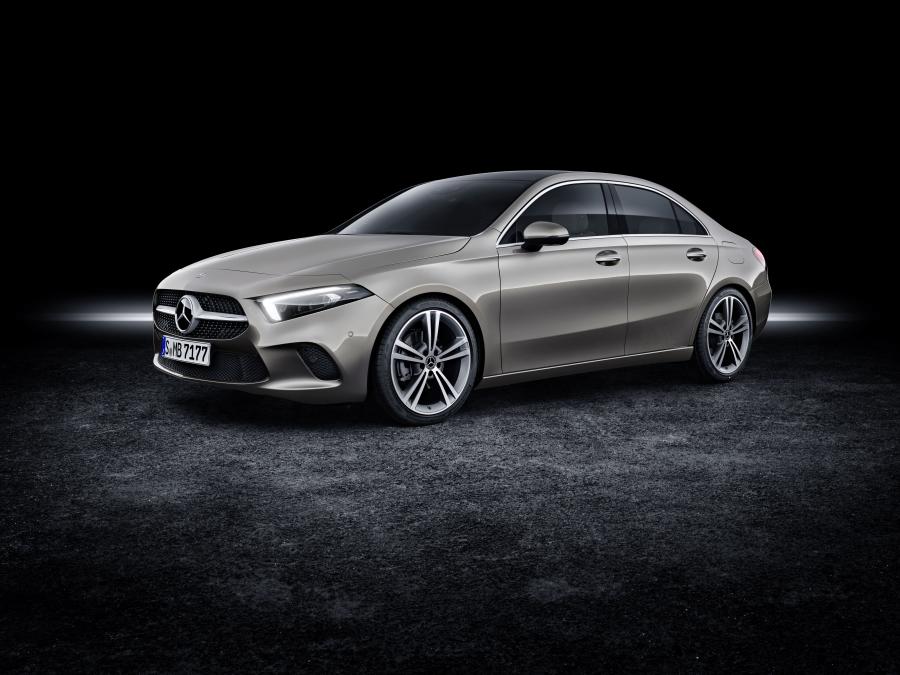  Mercedes-Benz A-Class Sedan (V177) 2018 года  (WW) (фото 1 из 19)